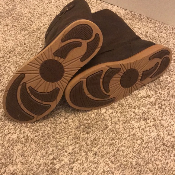 Leather uggs! - Picture 2 of 5